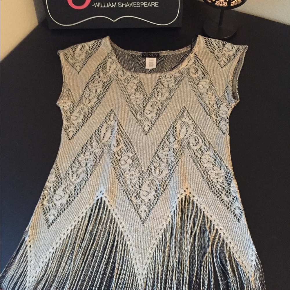✨NWOT✨Beautiful fringe tank top